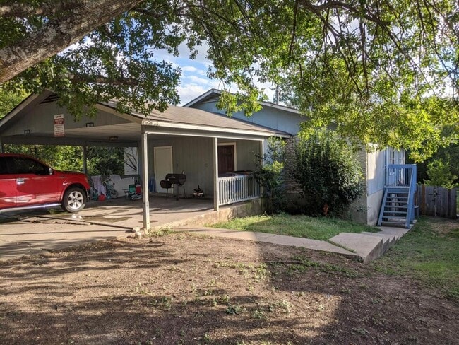 Building Photo - 5817 Spring Meadow Rd