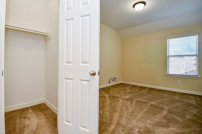 Building Photo - 8223 Summer Lake Pass Ln