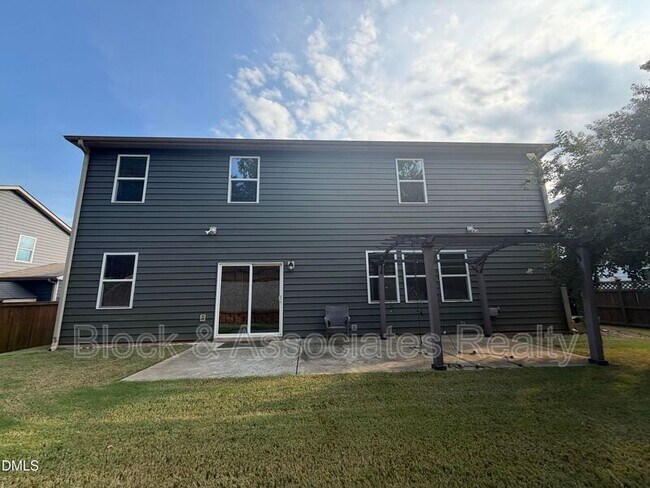 Building Photo - 504 Eno Dr