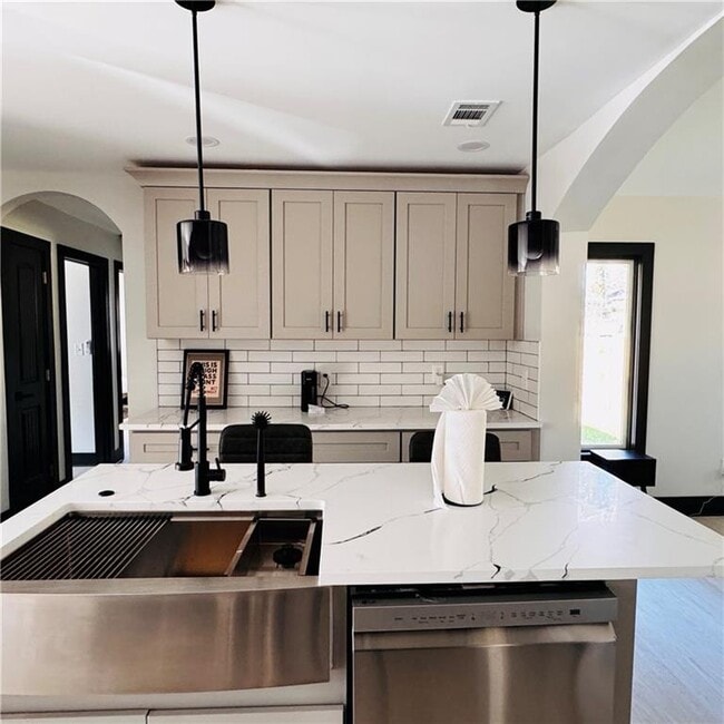 Building Photo - 2054 Fargo Pl SE