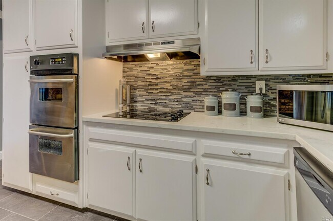 Building Photo - Three Bedroom Single Story Ranch Napa home in Coveted Hidden Valley