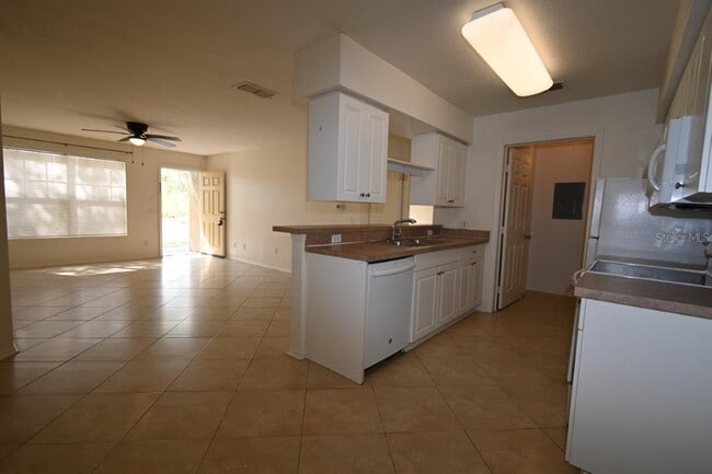 Building Photo - 36009 Deer Creek Dr