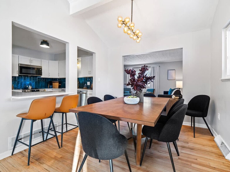 Building Photo - 676 Treeside Dr