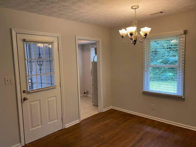 Building Photo - Charming Well Maintained Ranch on Quiet Cul-de-Sac – 3BR/2BA Near Downtown Decatur