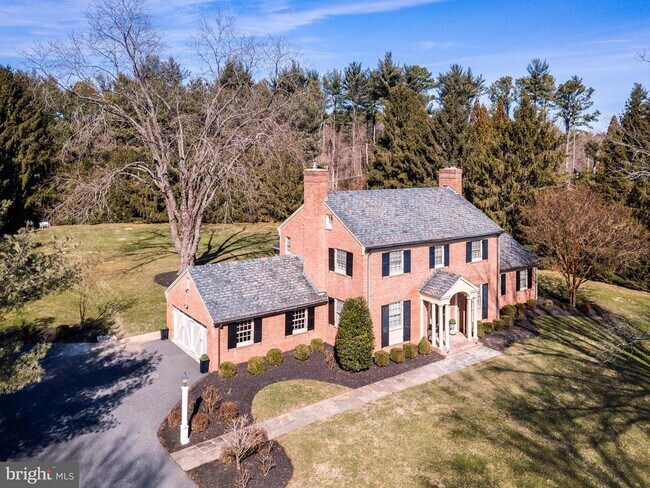 Building Photo - 2210 Boxmere Rd