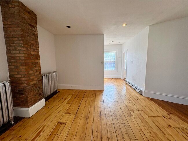 Building Photo - 361 Adams St