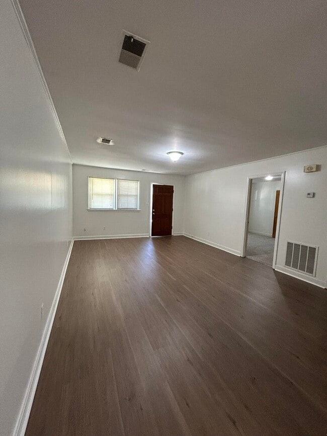Building Photo - 326 W Hampton Ave