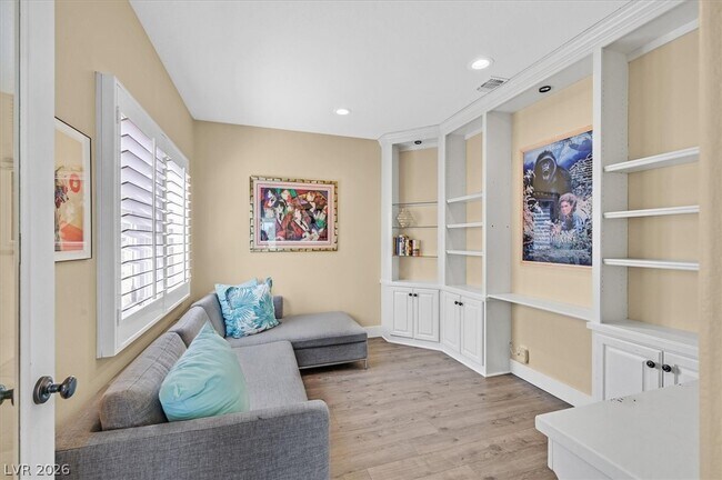Building Photo - 8161 Round Hills Cir