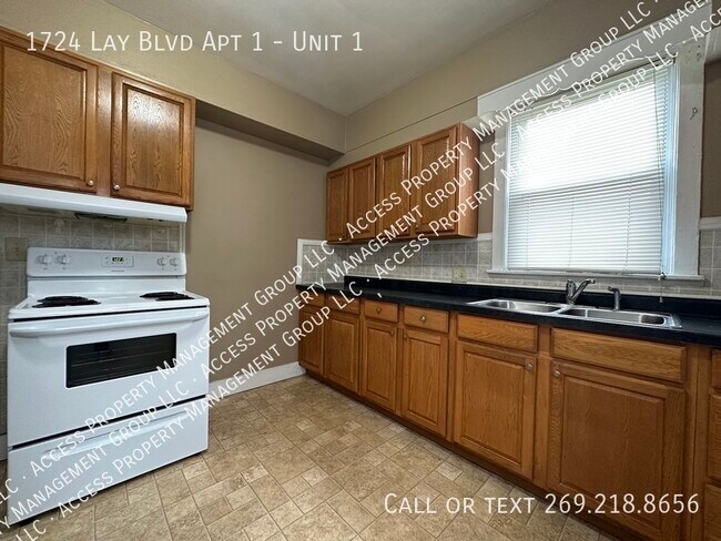 Building Photo - 1724 Lay Blvd