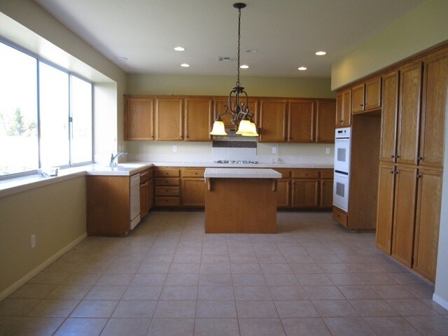 Building Photo - 4972 Overlook Dr