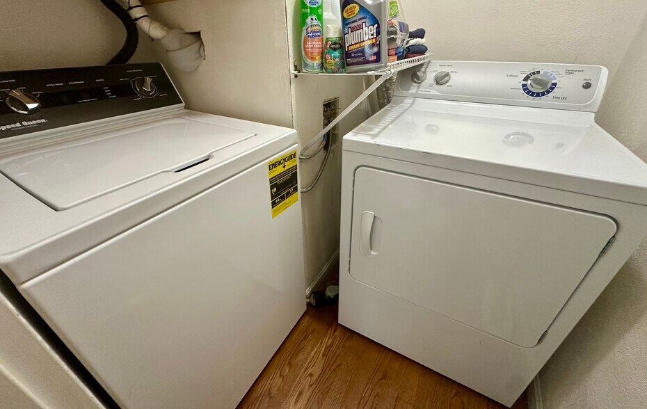 In Unit Laundry - 4480 Post Rd