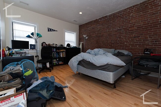 Building Photo - No Broker's Fee, Central Coolidge Corner Location, Central Heat/AC, Laundry on a Site