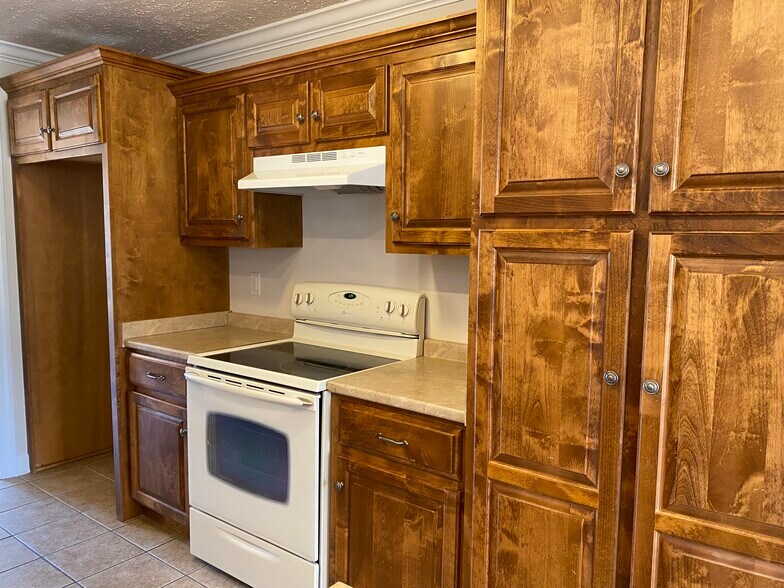 Building Photo - 17 Brooksies Pond Cv