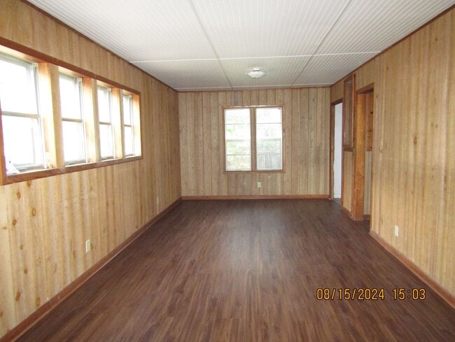 Building Photo - Very nice two-bedroom home located in the ...