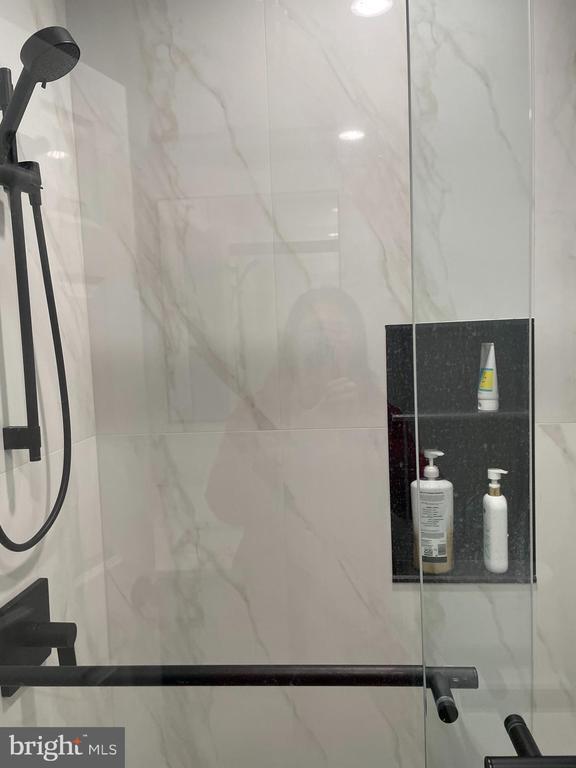 Building Photo - 6 Harris Ct