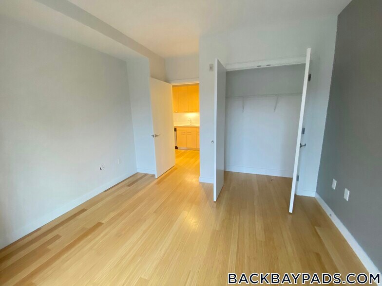 Building Photo - 1085 Boylston St