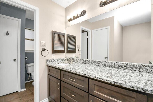 Building Photo - 1207 Martingale Ct