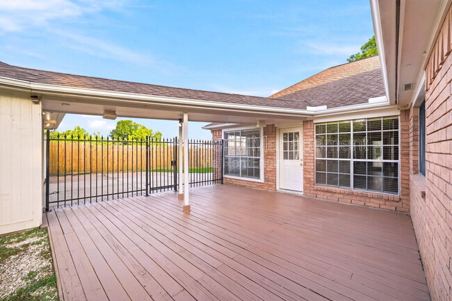 Building Photo - 15911 Moonrock Dr