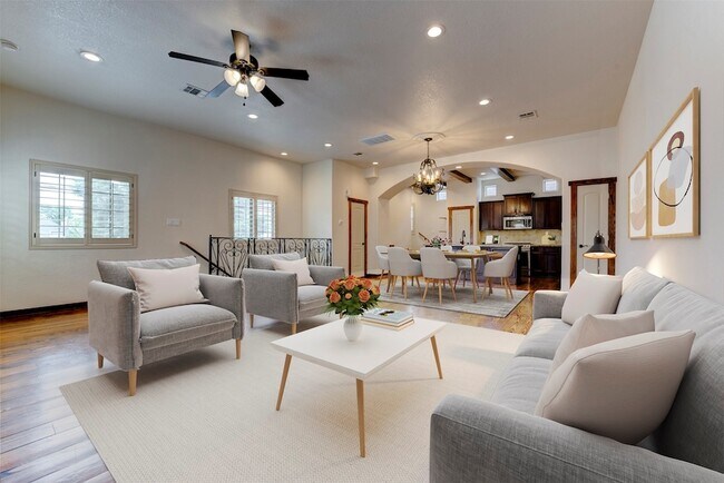 Building Photo - 1426 W 21st St