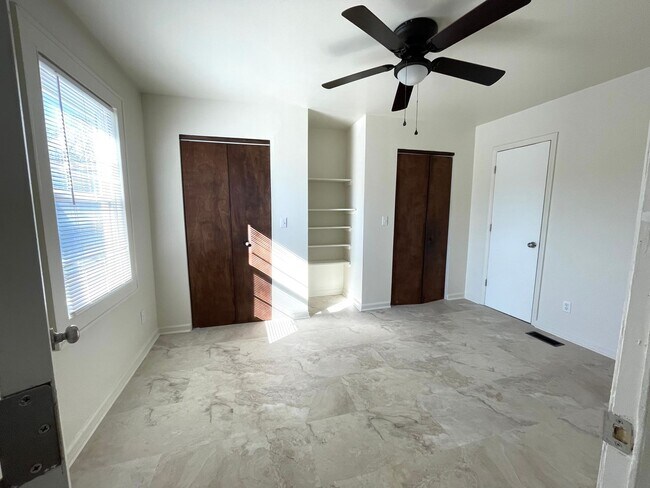 Building Photo - Updated 3 bed 2 bath duplex near downtown ...