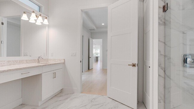 Building Photo - 13150 Alton Rd