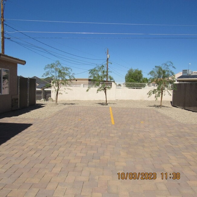 Building Photo - 2495 Palisades Dr