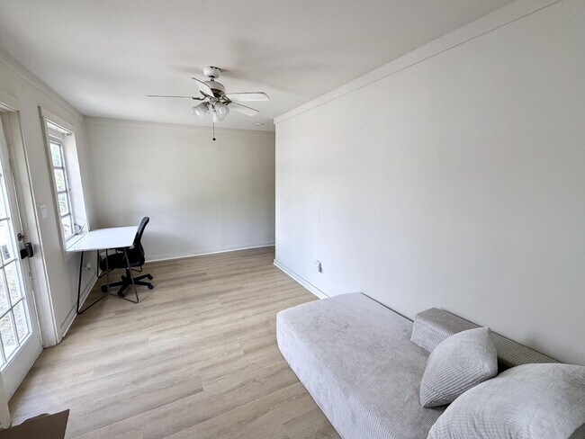 Building Photo - "Spacious 2-Bed, 2-Bath Oasis in Lake Worth Beach - Your Perfect Retreat Awaits!"