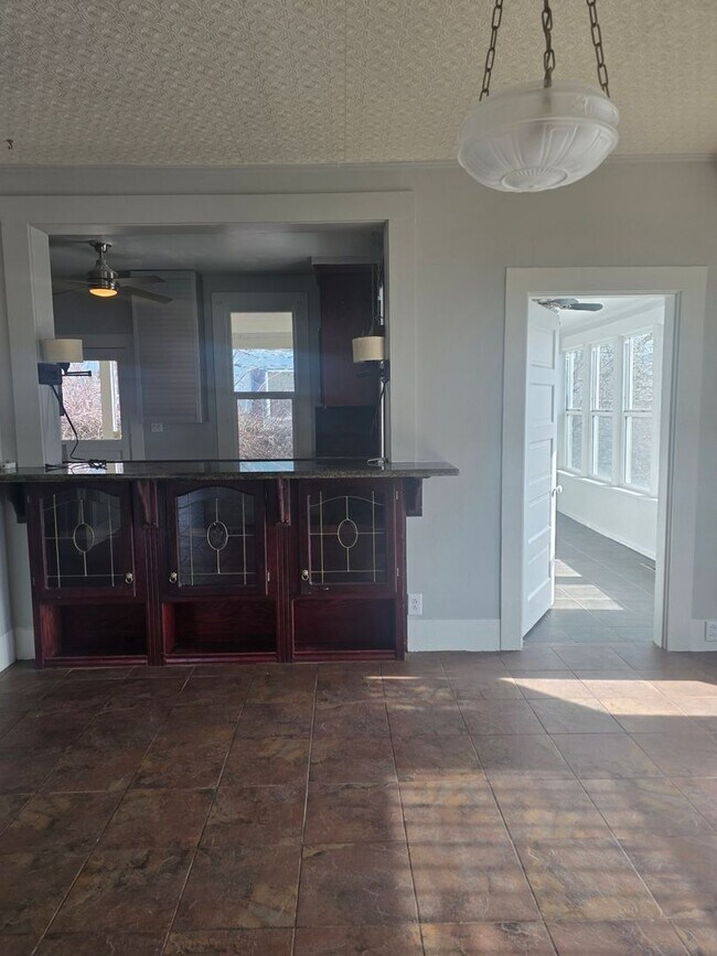 Building Photo - 3 bedroom 2 bath house