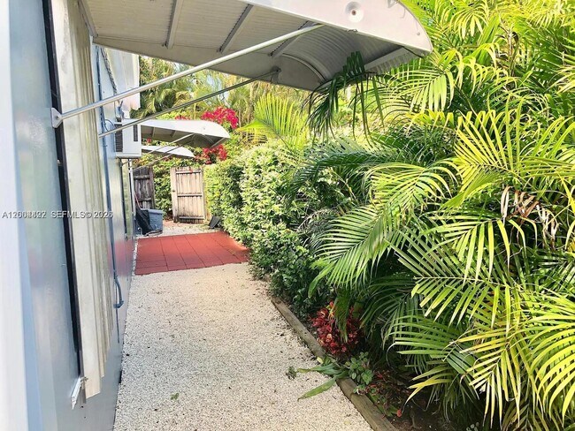 Building Photo - 2140 NE 180th St