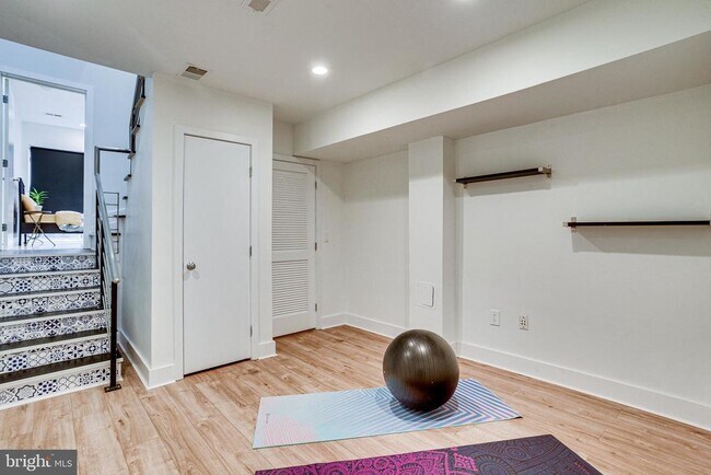 Building Photo - 1830 11th St NW