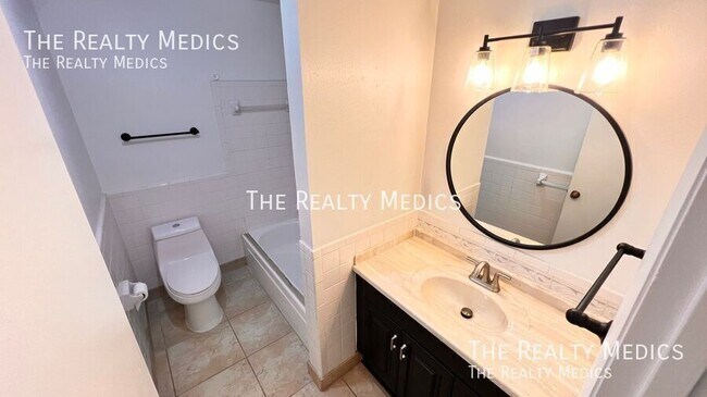 Building Photo - 1009 Alfred Dr