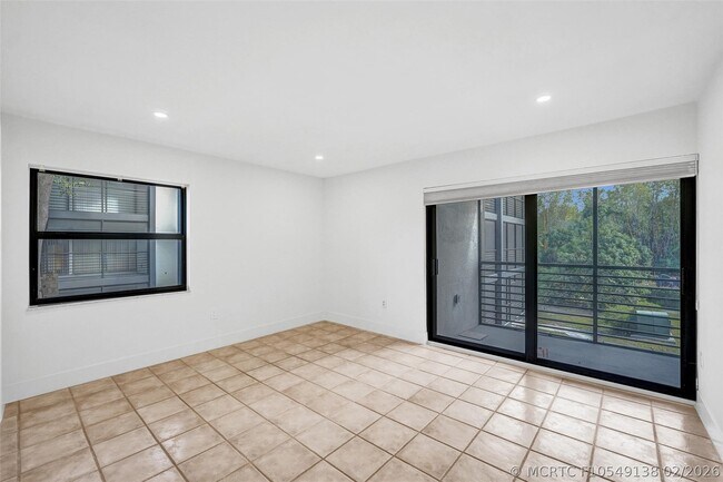 Building Photo - 4040 N Hills Dr