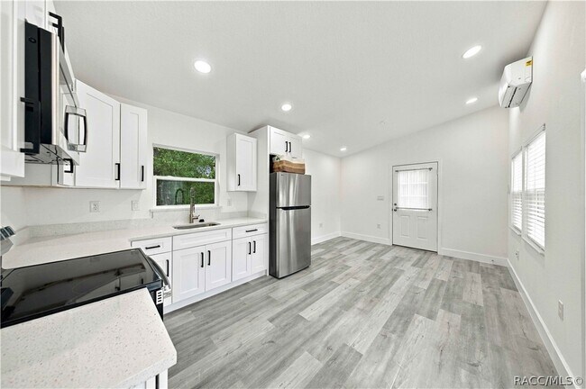 Building Photo - 9302 E Sycamore Pl
