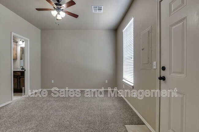 Building Photo - 1308 Garden Gate Dr
