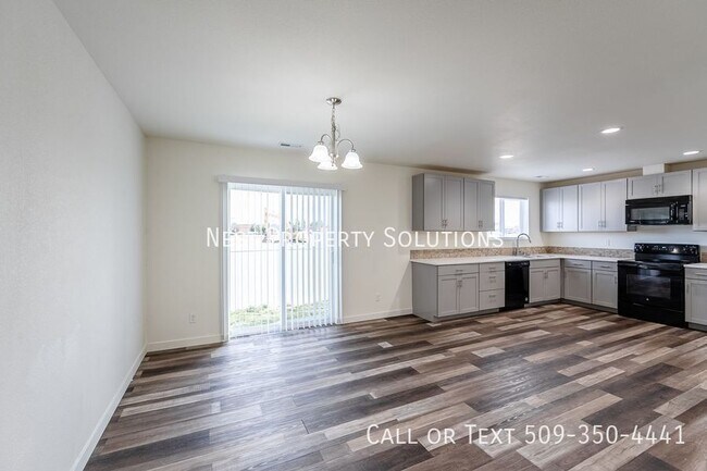 Building Photo - 2705 W Marina Dr