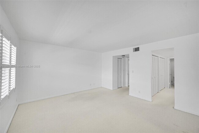 Building Photo - 5555 N Ocean Blvd