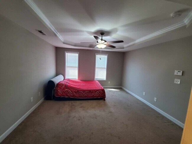 Building Photo - 4 bedroom available for move in August 1st...