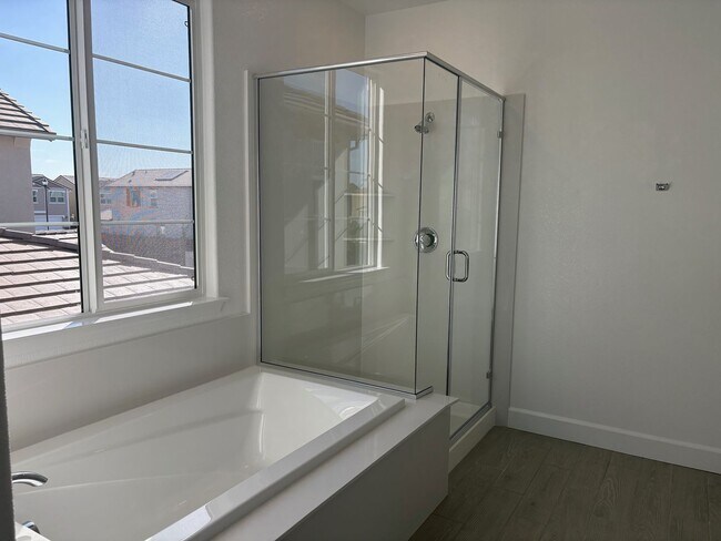 Building Photo - **Move In special $1k off first month's rent** Exciting Opportunity: Discover Your Brand New Drea...