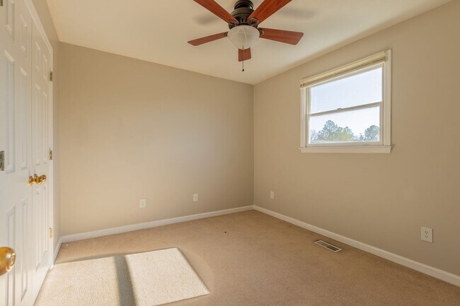 Building Photo - Primrose Walk