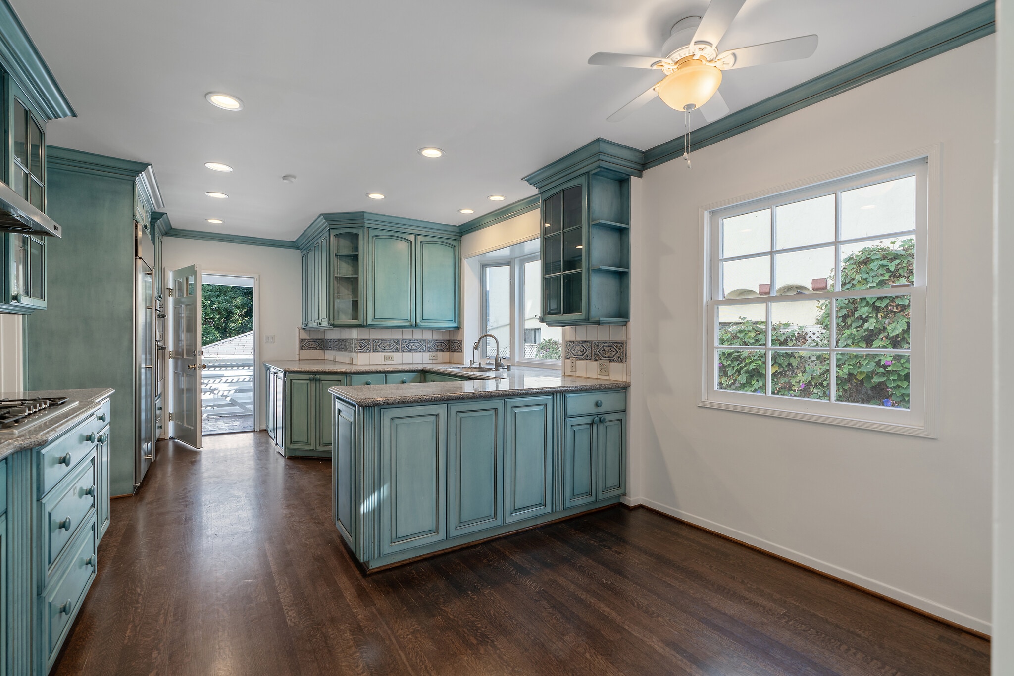 Building Photo - 1604 Pandora Ave