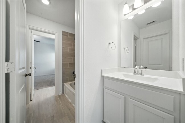 Building Photo - 15011 Old Horseshoe Lake Dr