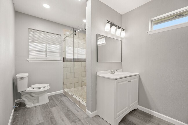 Building Photo - 2707 Mt Vernon Dr