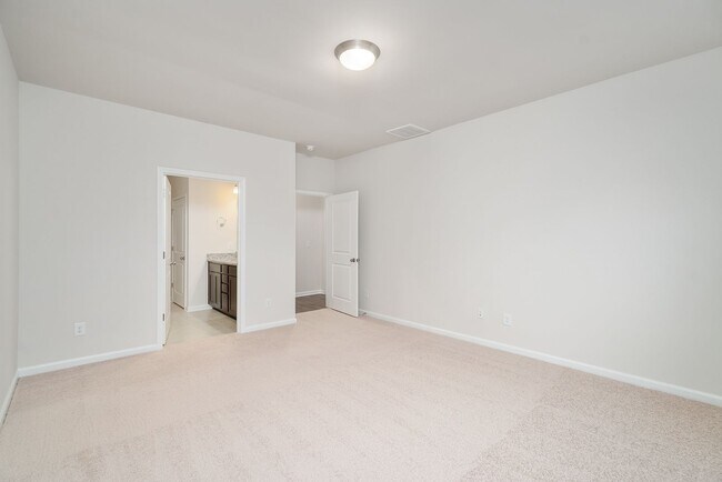 Building Photo - PET FRIENDLY - ENCLOSED FENCE In beautiful Graniteville!  Free Rent promo with qualified lease!!