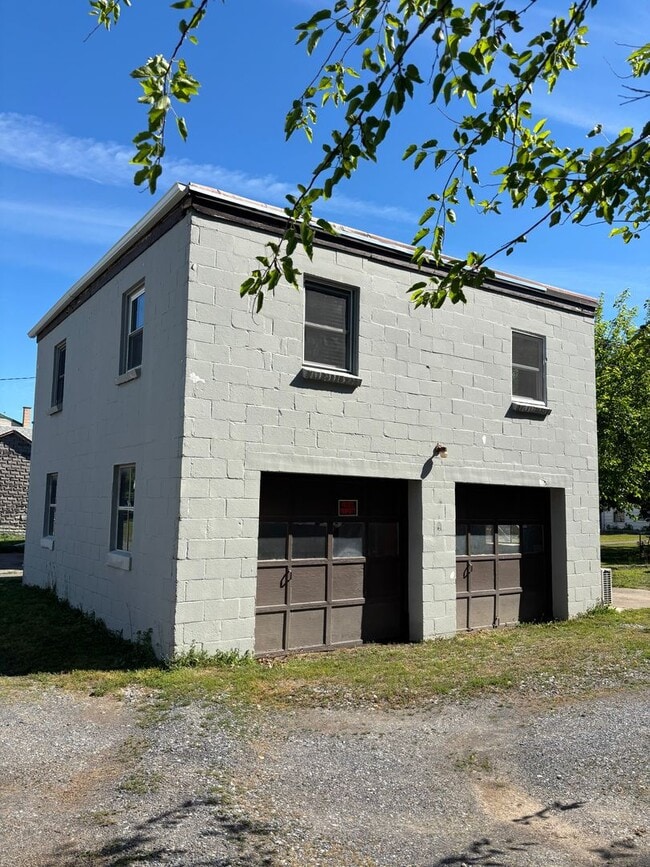 Building Photo - 287 N Locust Point Rd