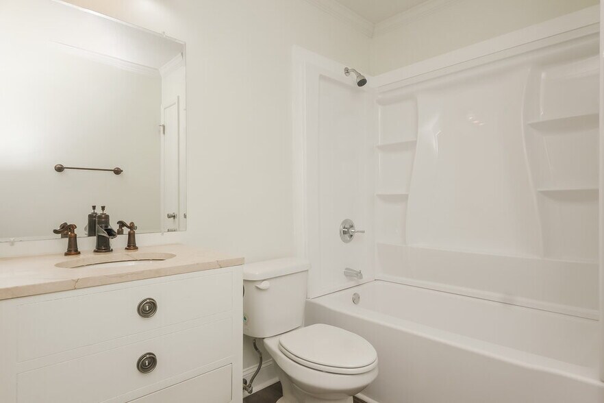 Building Photo - 9346 Woodknoll Way