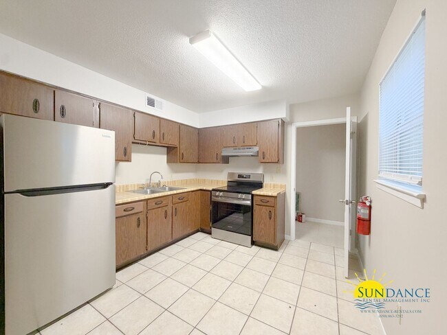 Building Photo - Updated 2 Bedroom Unit in Fort Walton Beach!