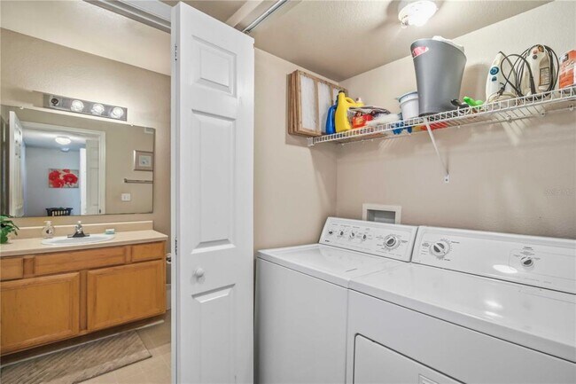 Building Photo - 1000 Villagio Cir
