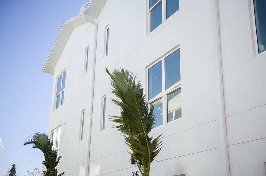 Building Photo - 3820 Pompano Dr SE