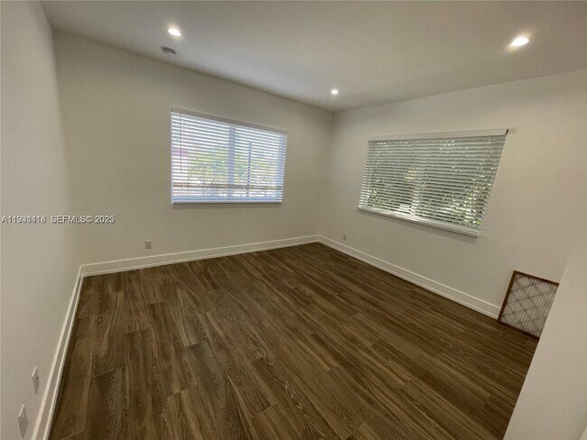 Building Photo - 1051 SW 8th Ave