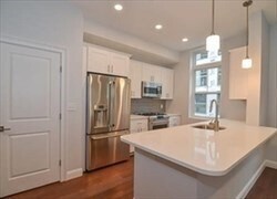 Building Photo - 170 W Broadway